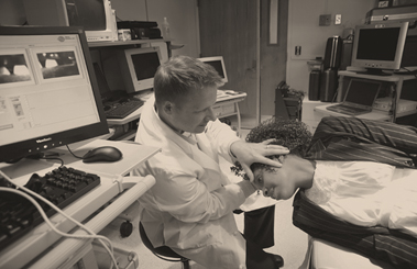 Uso de la maniobra de Epley para desalojar el otolito.